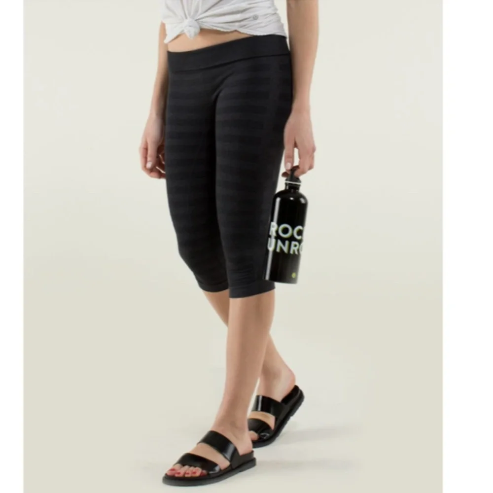 LULULEMON In The Flow Crop Stripe Black Size 8